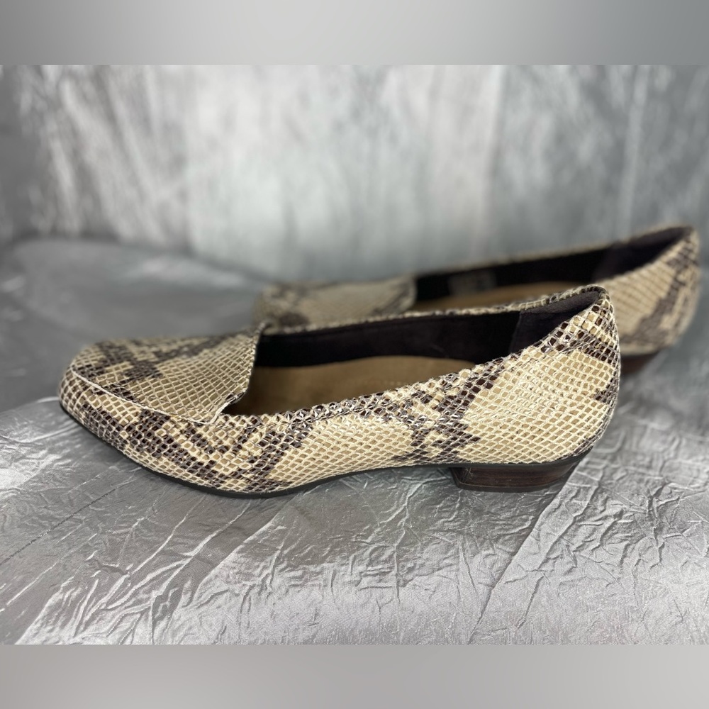 Clarks Artisan Gray Leather Slip On, Ballet Flats - image 8